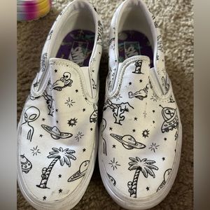 White alien vans